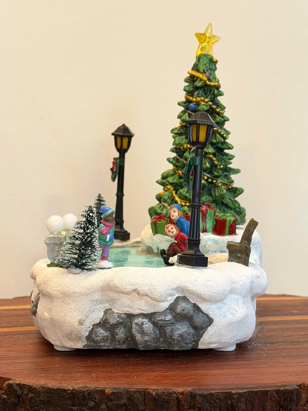 St Nicholas Square Victorian Tree Plaza Music Motion Lighted 2022